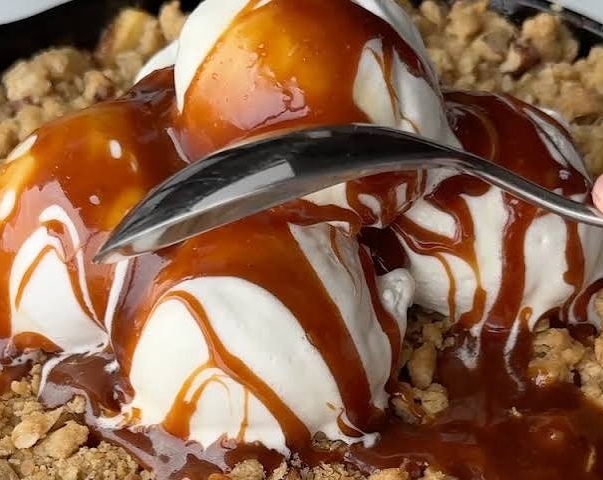 Viral 15 Minute Skillet Caramel Apple Cobbler Hack suggested serving